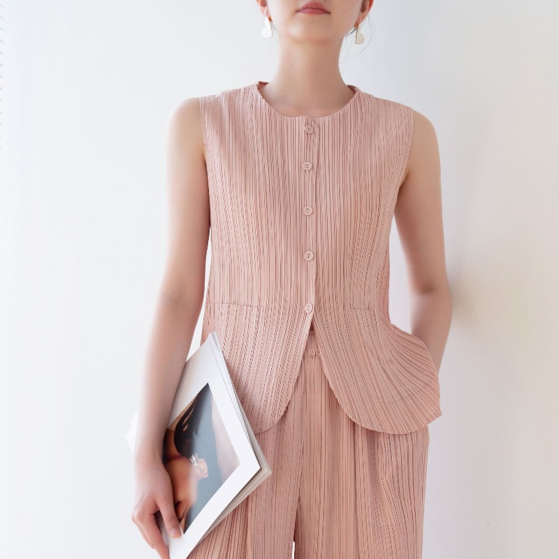 Miyake Pleated T-shirt 2026 Sp - Yours Clothing Summer Jackets 评论和价格