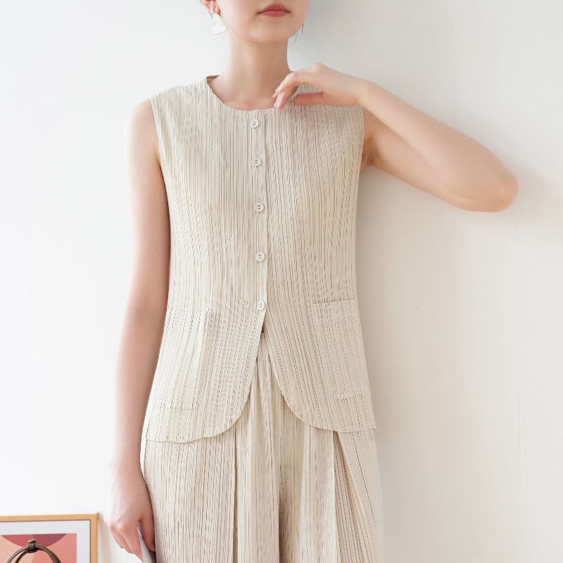 Miyake Pleated T-shirt 2026 Sp - Yours Clothing Summer Jackets 评论和价格